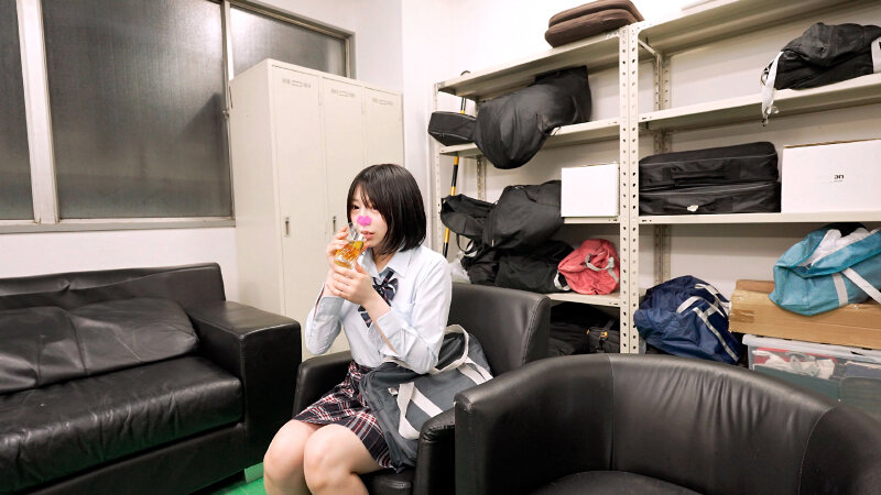 「流出！！セクハラ面接の一部始終。 狙われた世間知らずJ系 まりか（1●歳）」のサンプル画像2枚目