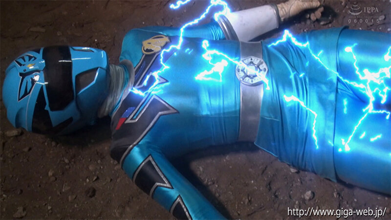 「泉りおんが女戦士に変身!ヒロインピンチで絶体絶命の戦隊バトルアクション」のサンプル画像11枚目