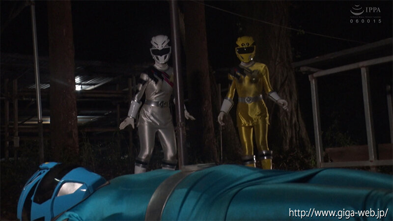 「泉りおんが女戦士に変身!ヒロインピンチで絶体絶命の戦隊バトルアクション」のサンプル画像14枚目