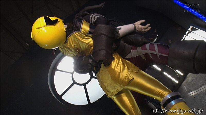 「泉りおんが女戦士に変身!ヒロインピンチで絶体絶命の戦隊バトルアクション」のサンプル画像17枚目