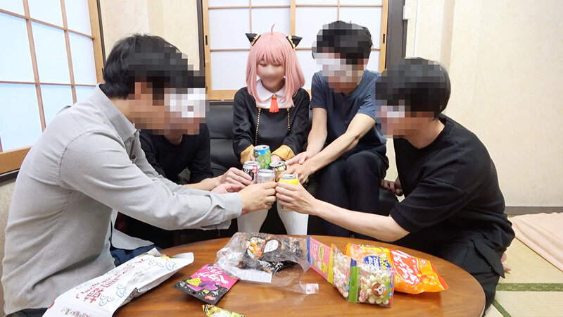 「【素人コスプレ】美女レイヤーと5P乱交で潮吹き絶頂＆中出しハーレムSEX164分スペシャル」のサムネイル