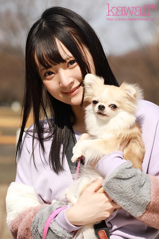 「清宮すず AVデビュー作で魅せる美少女巨乳の魅力！フェラ＆顔射シーン必見の18歳新人」のサンプル画像1枚目