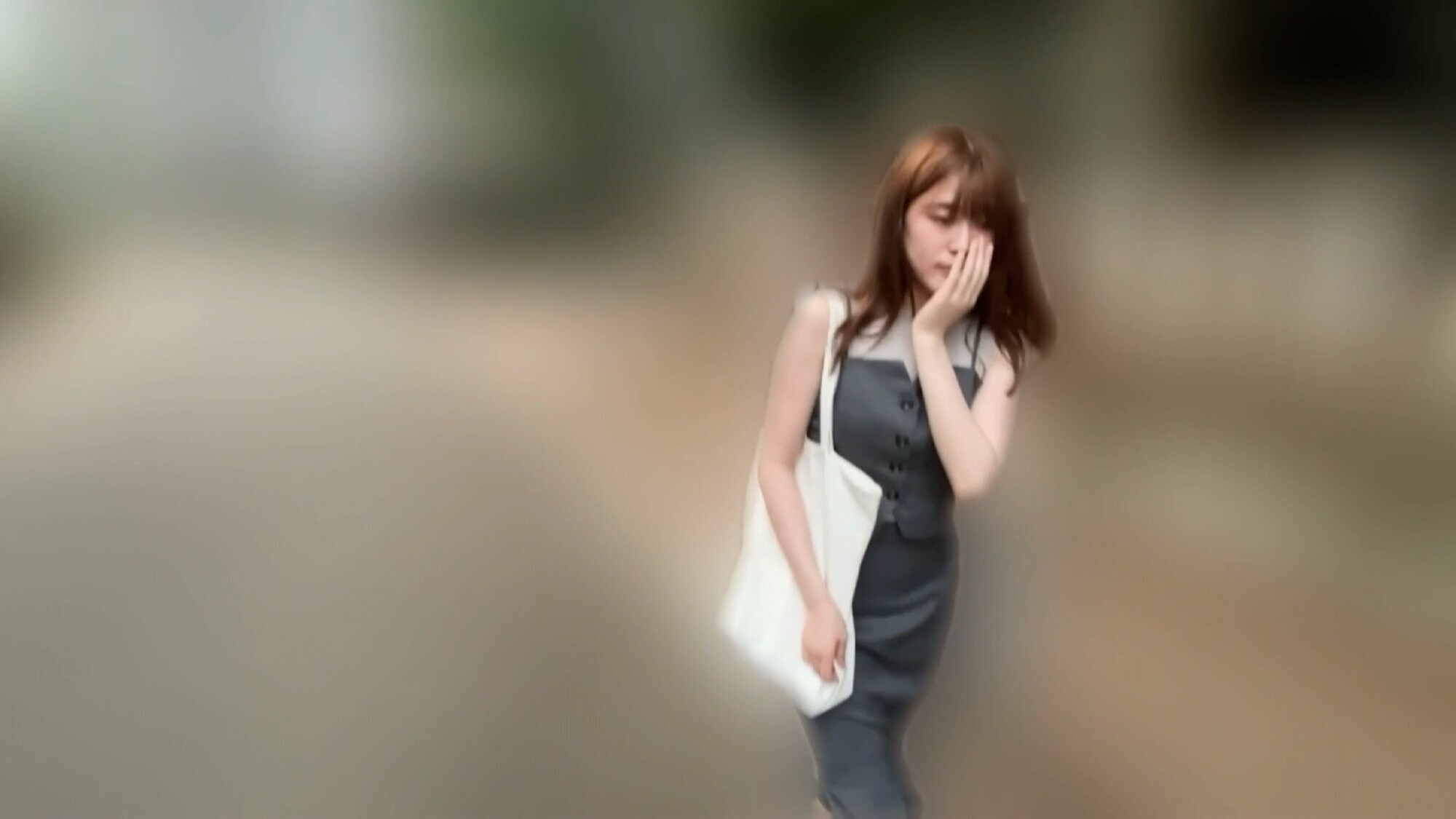 「高城なぎさちゃんとリモバイ散歩！街中で絶頂恥辱プレイ！」のサンプル画像12枚目