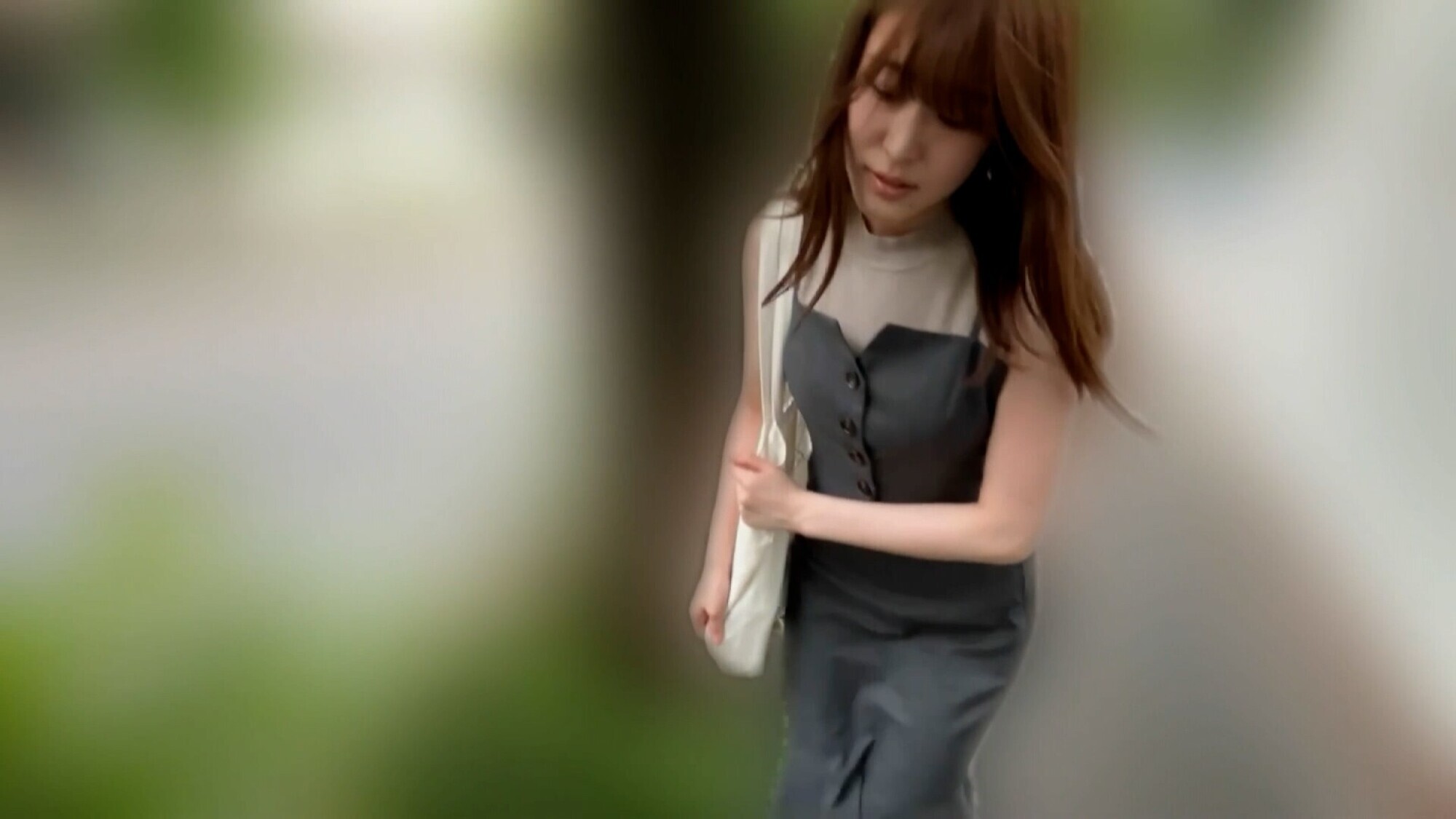 「高城なぎさちゃんとリモバイ散歩！街中で絶頂恥辱プレイ！」のサンプル画像6枚目