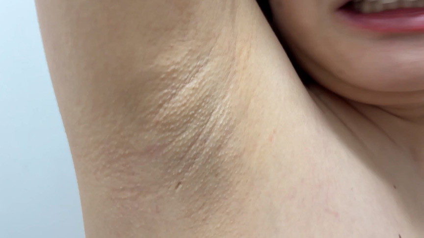 「【素人ナンパ】飲食店アルバイト美女みこちゃんのくすぐり体験動画｜街角企画で悶絶リアクション」のサンプル画像10枚目