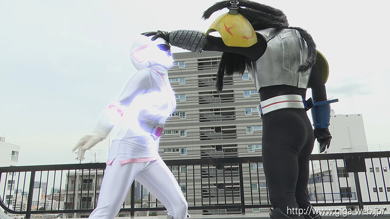 「及川うみが女戦士に変身!アースホワイトの屈辱と快感に悶える特撮ヒロインピンチ」のサンプル画像5枚目
