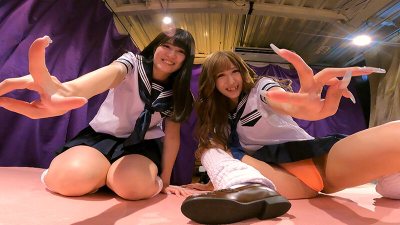 「一条みお・相月菜緒ら女子校生10人のパンチラ挑発!ミニスカパイパン美尻を見せつける過激映像」のサンプル画像2枚目