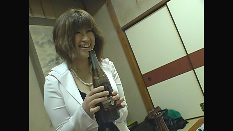 「【人妻NTR】混浴露天風呂で美人妻を夫の目の前で寝取り！3Pに発展する衝撃の温泉旅行」のサンプル画像13枚目