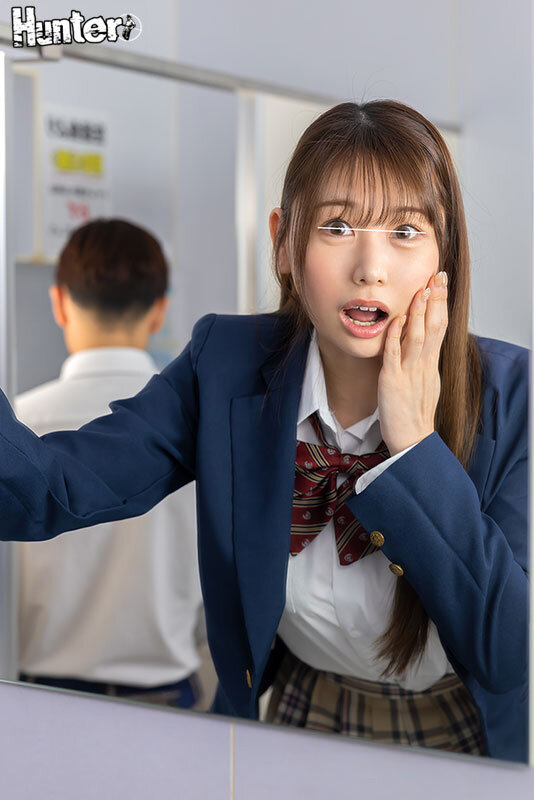 「【素人】幼なじみJKと体が入れ替わり中出し体験！女子校生との禁断の10分間」のサンプル画像1枚目