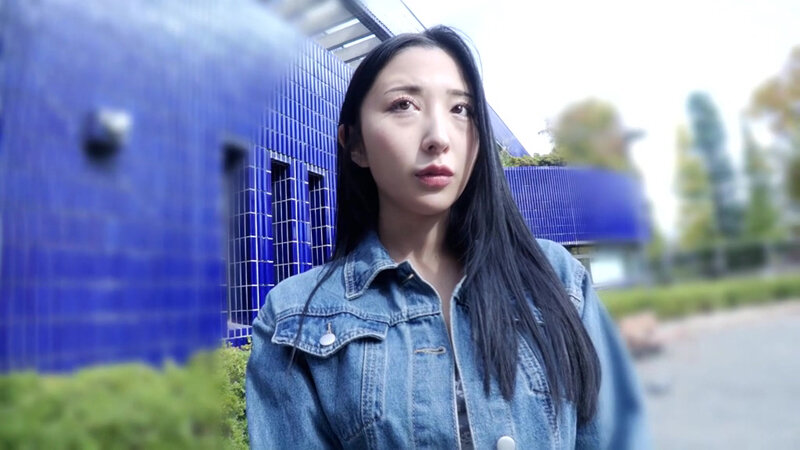 「【北野未奈】巨乳パイパン日焼け美女が潮吹き＆パイズリで魅せる！尻フェチ必見の顔面騎乗プレイ」のサムネイル