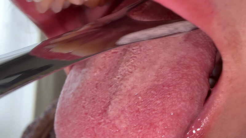 「【水月みお】美人お姉さんを街頭ナンパ!素人感あふれる個人撮影で魅せる舌ブラシ体験」のサンプル画像11枚目