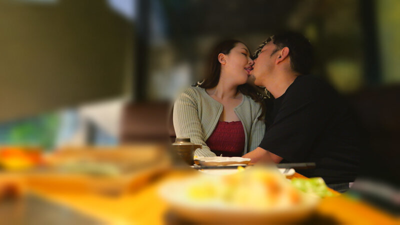 「葉山さゆり 中出しハメ撮りで本気アクメ連発!台本なしのリアルSEXデート体験」のサンプル画像2枚目