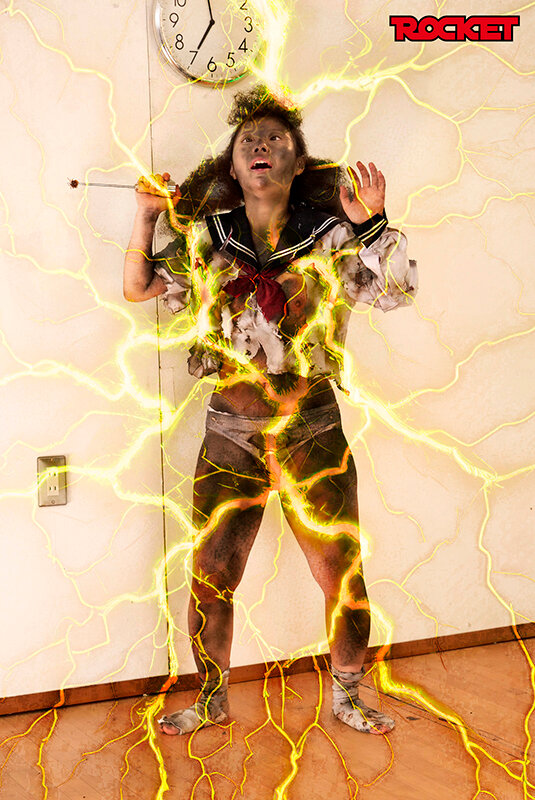 「音琴るい・松井日奈子・三田サクラが挑む女子校生の羞恥実験!恥ずかしい辱めプレイ完全版」のサンプル画像5枚目