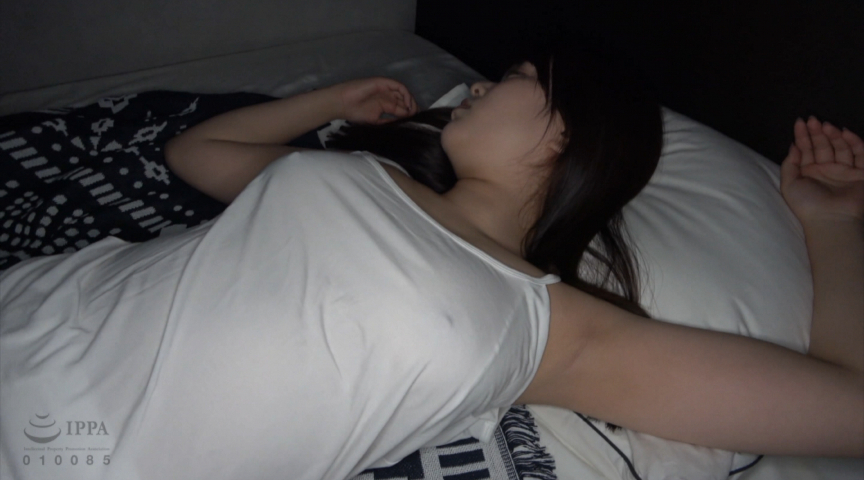 「寝静まる美人巨乳の姉を○○する弟 日乃」のサムネイル