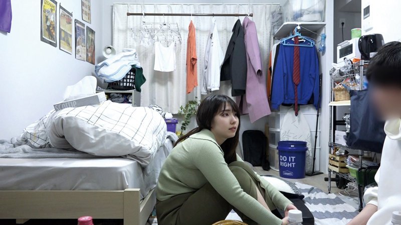 「【素人ナンパ】巨乳美少女を連れ込み隠し撮り！リアル盗撮映像が話題のサラリーマンシリーズVol.18」のサンプル画像1枚目