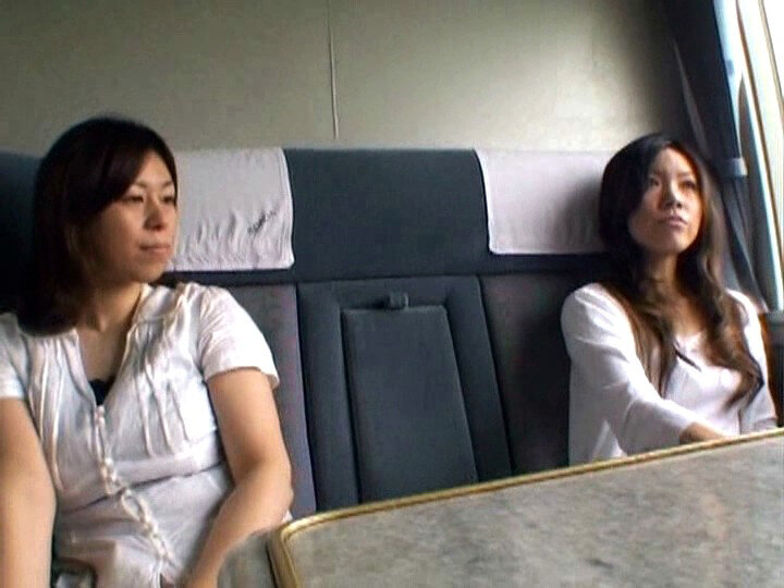 「【人妻・主婦】美人妻の不倫温泉旅行で乱交プレイ！禁断の湯恋ドラマ【AIリマスター版】」のサムネイル