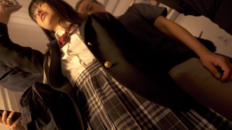 「美少女JKが制服姿で中出しされる衝撃映像集｜女子校生わいせつ体験4時間」のサンプル画像1枚目