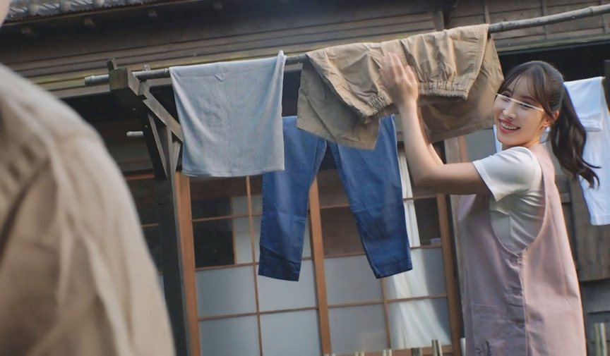 「過疎化に悩む某県のとある村が新たに自治体支援制度を導入!移住者にはもれなく日替わりお手伝いさんが提供される!?」のサンプル画像2枚目
