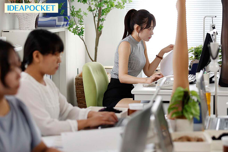 「古乃ほのの足コキが最高!スレンダー女上司のパンスト美脚で責められる脚フェチ必見作品」のサンプル画像1枚目