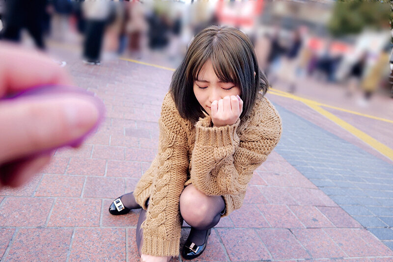 「【素人美少女】野外リモコンバイブ散歩で羞恥プレイ初体験！我慢できず絶頂＆中出しセックス」のサンプル画像3枚目