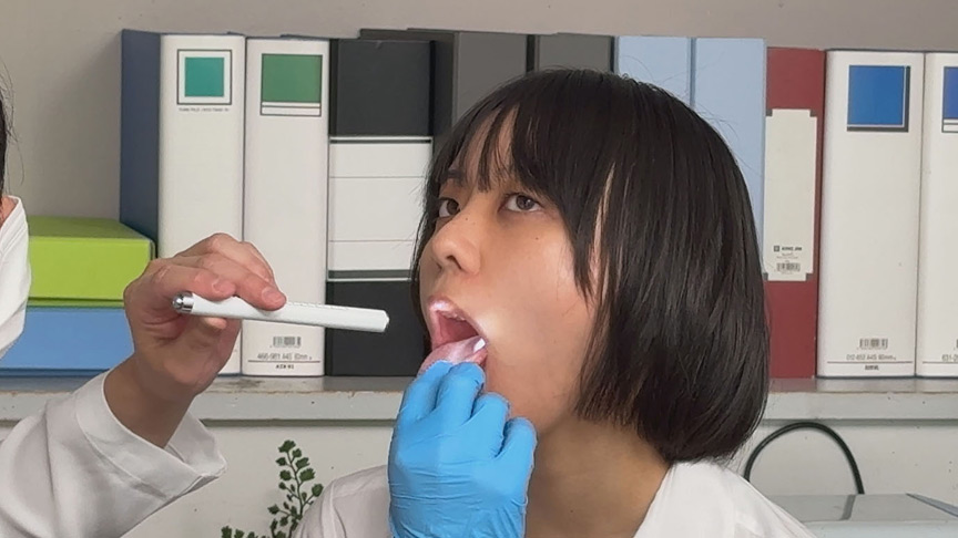 「【素人】入学前健康診断で恥ずかしい検査を受ける初々しい女の子の映像」のサンプル画像3枚目