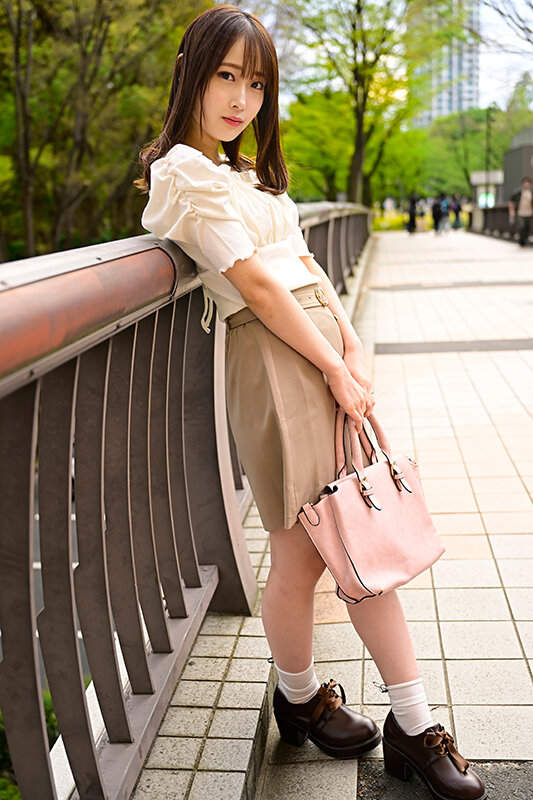 「【素人人妻】美乳痴女の若妻が騎乗位で中出しハメ撮り！あざとかわいい26歳の誘惑テクニック」のサムネイル