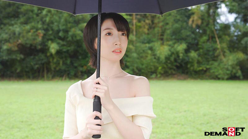 「朝日奈肖の野外露出プレイ！巨乳F乳人妻が水着姿で魅せる大胆ボディと巨尻の魅力」のサンプル画像4枚目