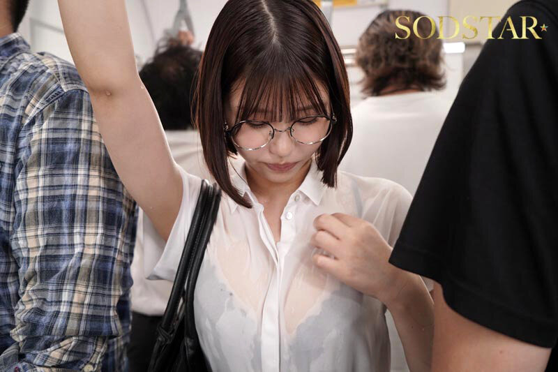 「唯井まひろが痴女プレイで足コキ&中出し!安産型OLの誘惑に抗えず10発射」のサンプル画像4枚目