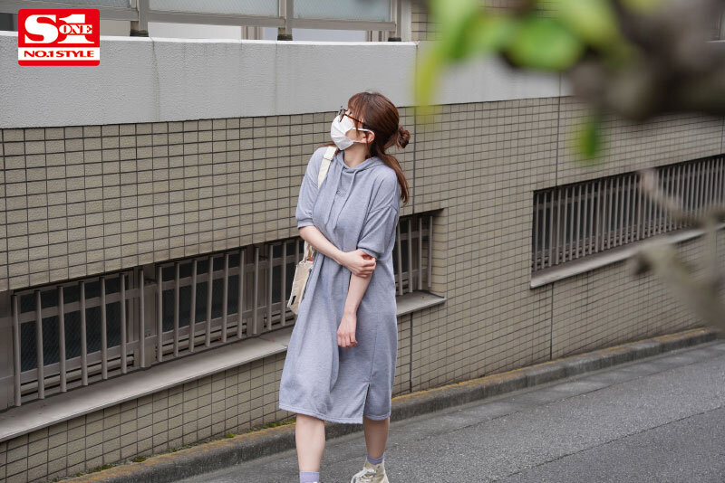 「鷲尾めいの巨乳が揺れる汗だく3P・4Pプレイ！ローションまみれの10時間ノンストップ快感」のサンプル画像1枚目