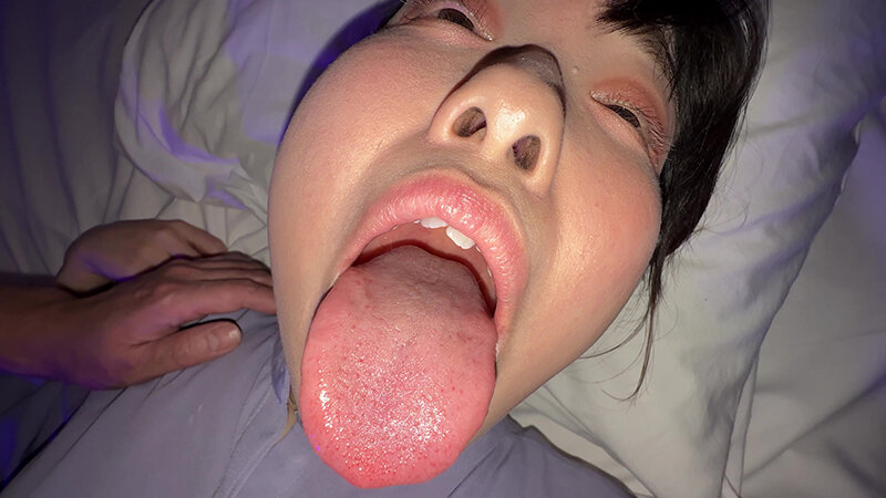 「【谷田かりな】素人お姉さんをナンパしてディープキス！濃厚キス好き必見の個人撮影動画」のサンプル画像2枚目