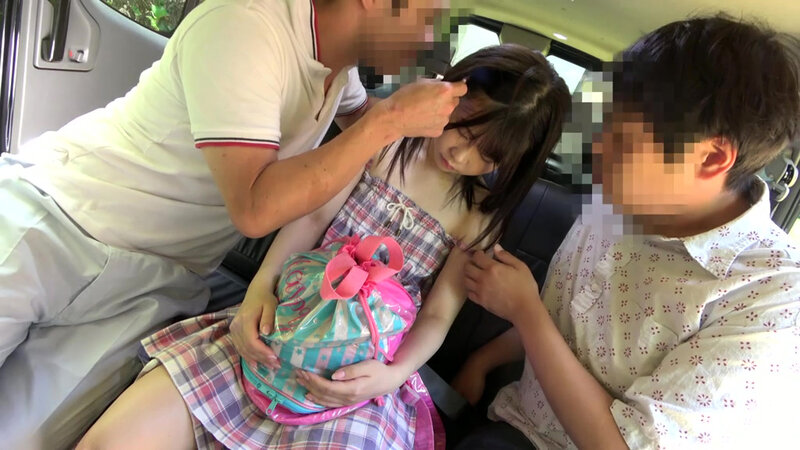 「【美少女】ミニ系少女を狙った集団イタズラ映像【ロリ系・制服JK・鬼畜プレイ】」のサンプル画像14枚目