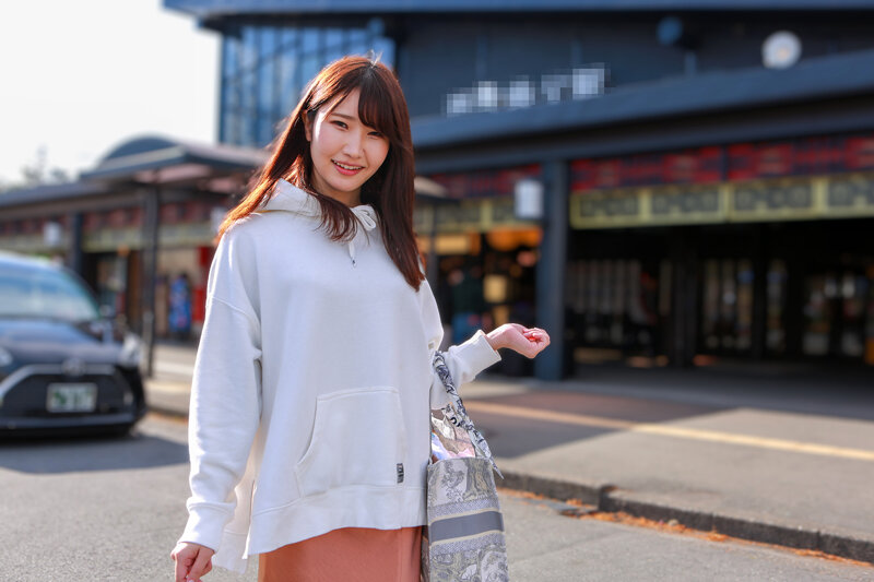 「志恩まこ・河合陽菜ら10人の素人系女優がフェラ＆中出しでいちゃラブ旅行SEX」のサムネイル