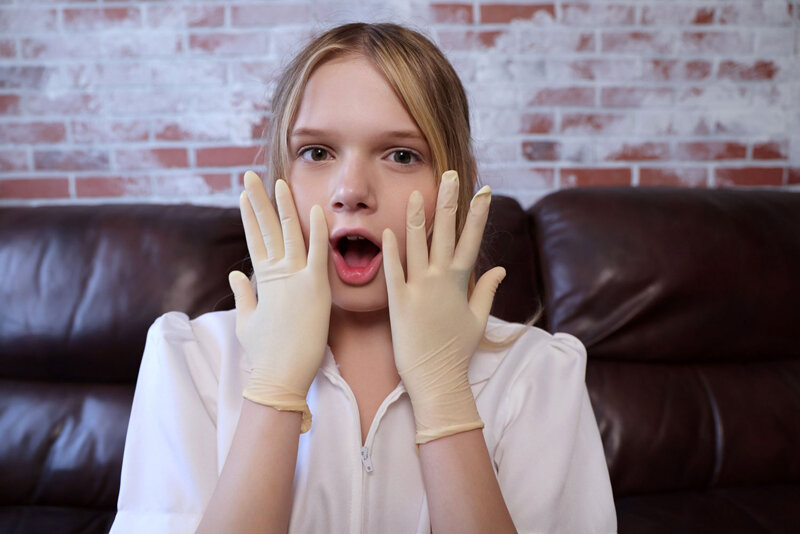 「【素人ナンパ】小柄な白人美女が激しく潮吹き!2年ぶりの再会で大興奮の展開に」のサンプル画像19枚目