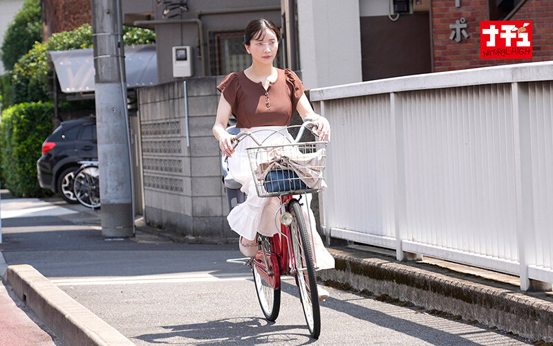 「【素人人妻】Gカップ美巨乳の剛毛妻が中出しピストンで絶頂！局部アップで魅せる濃厚セックス」のサンプル画像2枚目