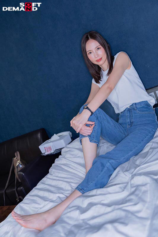 「栗原早苗|スレンダー人妻が初めての性感開発で悦びを知る|49歳長身熟女の癒し体験」のサンプル画像2枚目