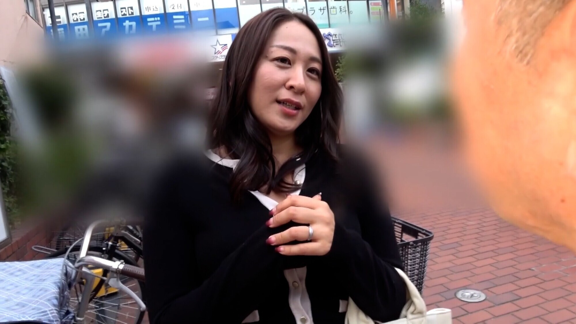 「地元の商店街で刺激に飢えてる熟女をナンパ！普通の主婦ほど熟れたカラダを持て余して白目を剥いてイキ狂う！」のサムネイル