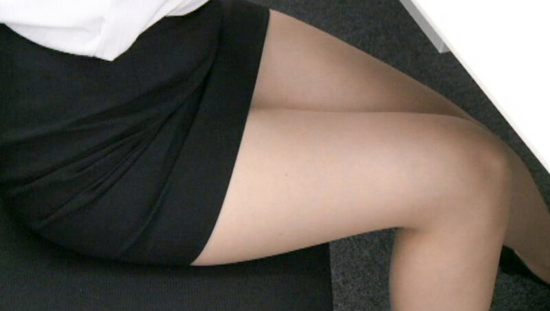 「【素人OL】オフィス制服ミニスカパンスト美脚フェチ動画｜セクシー脚線美に興奮必至の脚フェチ作品」のサムネイル