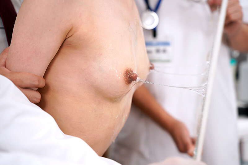 「月妃さら・柏木こなつ・桐香ゆうり 新任女教師が健康診断で中出し&異物挿入される羞恥プレイ」のサンプル画像3枚目