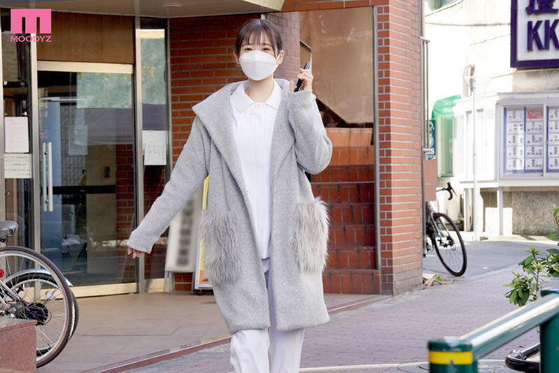 「五日市芽依の3P・4P動画｜Gカップ巨乳スレンダー美少女ハーフ歯科助手が複数プレイに挑戦」のサンプル画像1枚目