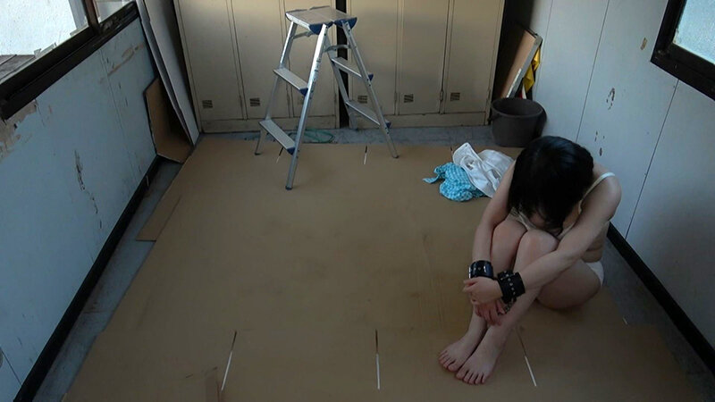 「【素人美女5名】清楚なお姉さん・女子大生・OLに中出し!倉庫で激しく乱れる美人たち」のサンプル画像9枚目