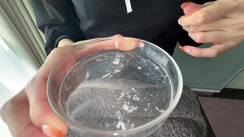 「【安堂はるの】素人お姉さんをナンパ!個人撮影で魅せる舌ブラシ汚舌苔採取の衝撃映像」のサンプル画像16枚目