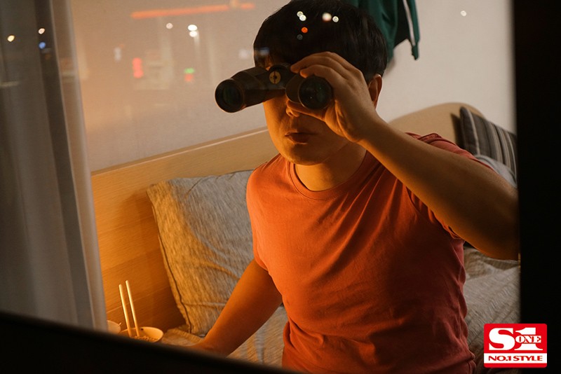 「星宮一花が魅せる盗撮・のぞきシチュエーション!美脚お姉さんに誘惑される禁断の展開」のサムネイル