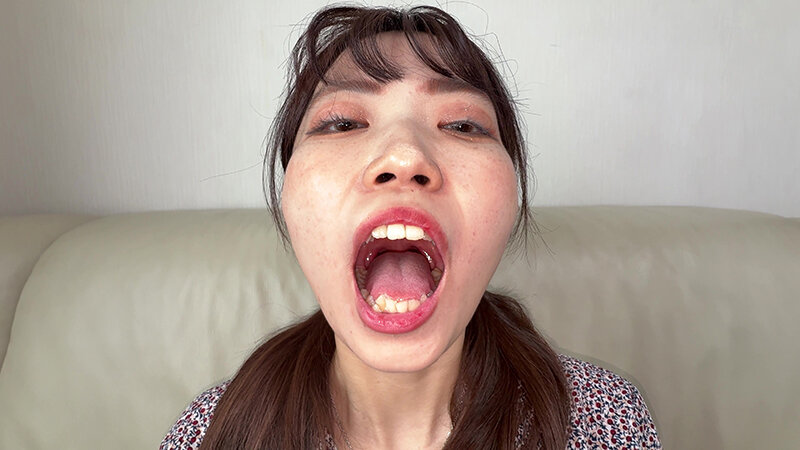 「【水月みお】素人お姉さんをナンパ!初めての喉奥体験と舌・八重歯観察の個人撮影動画」のサンプル画像2枚目