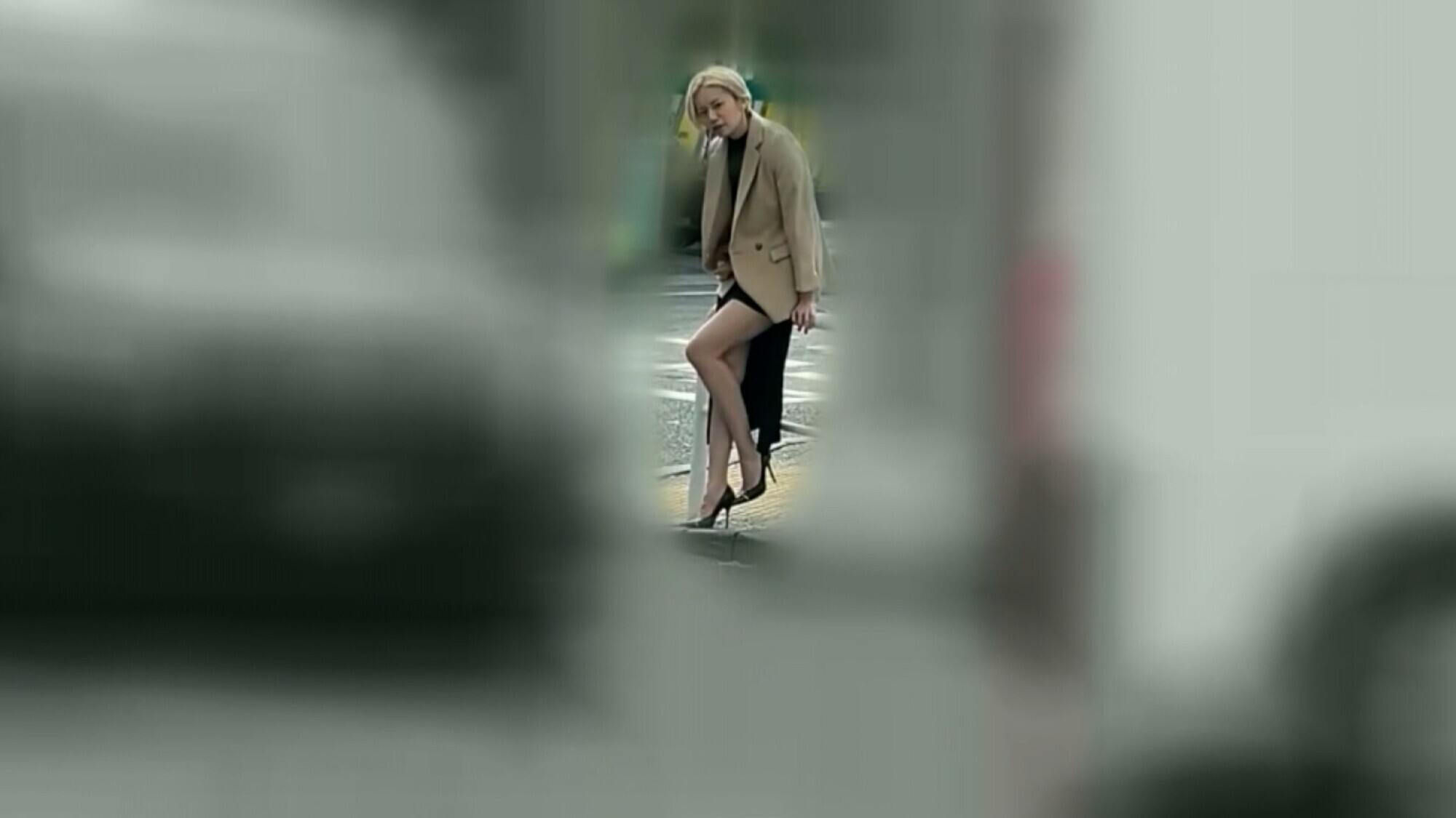 「リモバイ散歩!街中で4人の女と絶頂恥●プレイ! VOL.2」のサンプル画像19枚目
