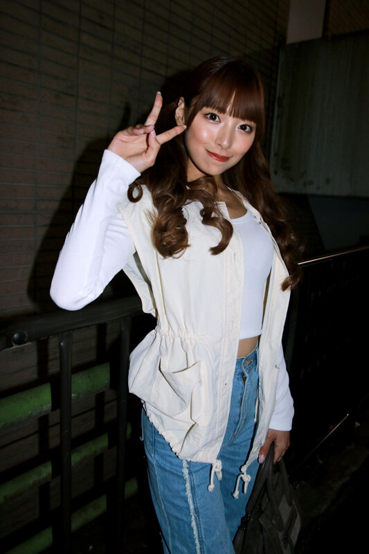 「【素人ギャル】日焼け巨尻美女をナンパして3P中出し!激しいダンスで誘惑するひなたの本気セックス」のサンプル画像8枚目