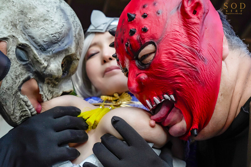 「恋渕ももなが爆乳コスプレで魅せる異世界ファンタジー！巨乳フェチ必見の濃厚プレイ」のサンプル画像12枚目