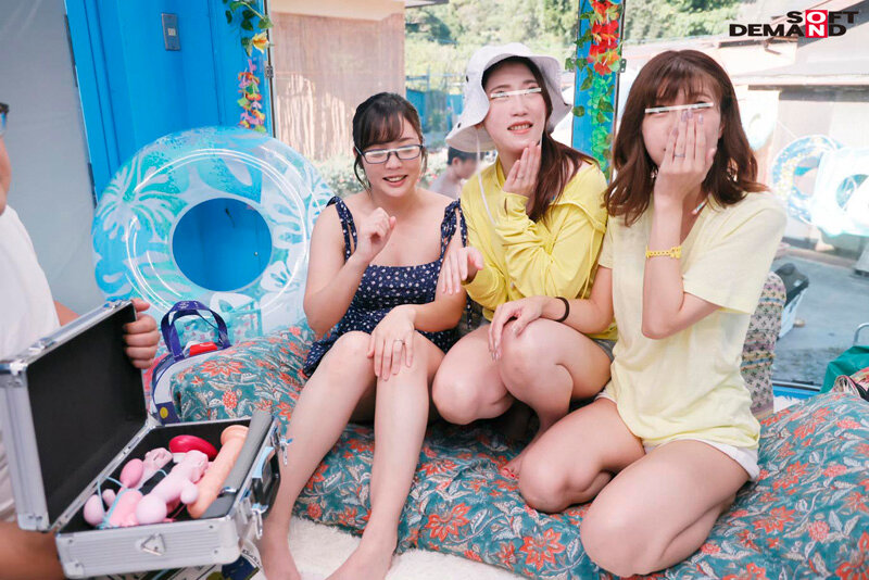 「【素人人妻】水着ママたちがナンパされてNTR大乱交!子供会の海水浴で3P寝取られ体験」のサンプル画像12枚目