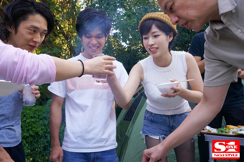 「奥田咲が魅せる巨乳人妻NTR作品!キャンプで寝取られる3P濃厚プレイ」のサムネイル