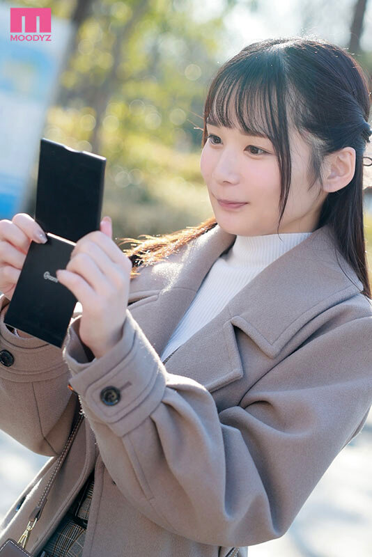 「宮崎千尋の初デートで濃厚キス＆フェラ！美少女と過ごす甘い時間を完全収録」のサンプル画像1枚目