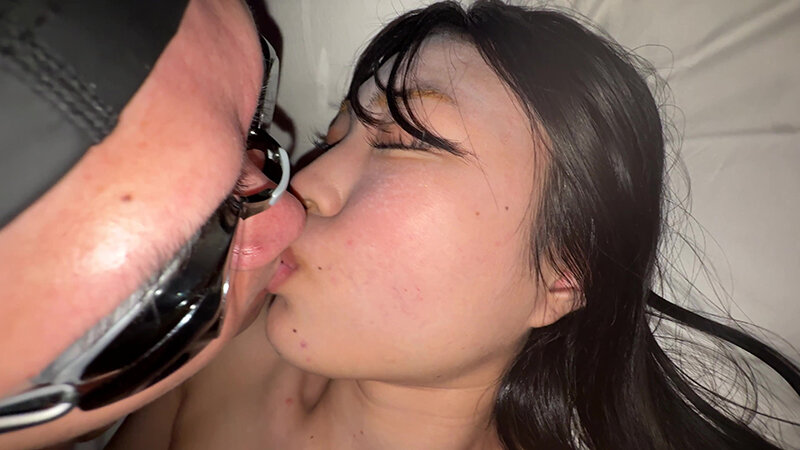 「【七藤優亜】素人お姉さんとの個人撮影で密着プレイ！息遣いを感じる距離で興奮必至」のサンプル画像11枚目